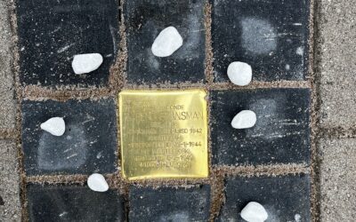 3 Stolpersteine geplaatst.